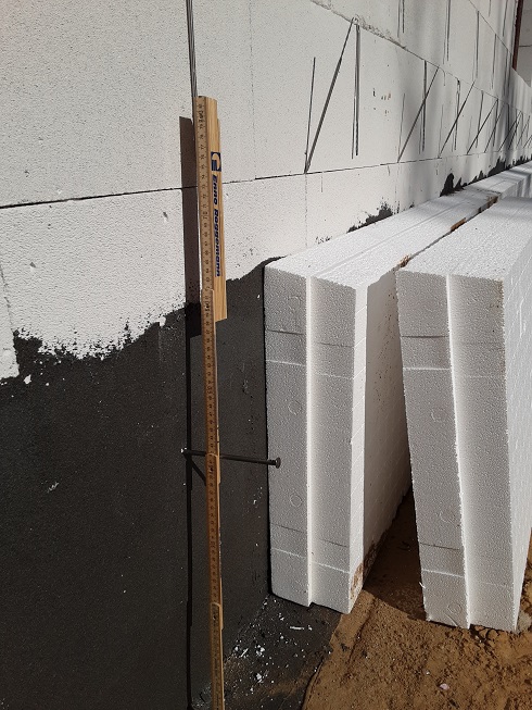 BAU.DE / BAU-Forum: 3. Bild zu Frage "Nägel in der Sockeldämmung" im BAU-Forum "Keller" BAU.DE / BAU-Forum: 3. Bild zu Frage "Nägel in der Sockeldämmung" im BAU-Forum "Keller"