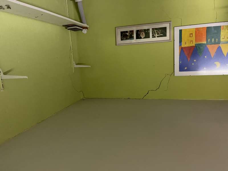 BAU.DE / BAU-Forum: 1. Bild zu Frage "Riss in Kellerwand vor Hauskauf bewerten" im BAU-Forum "Keller" BAU.DE / BAU-Forum: 1. Bild zu Frage "Riss in Kellerwand vor Hauskauf bewerten" im BAU-Forum "Keller"