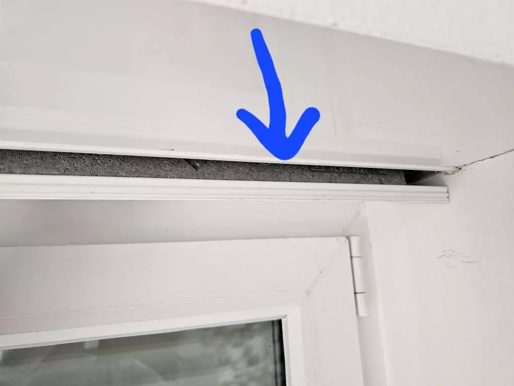 BAU.DE / BAU-Forum: 2. Bild zu Frage "Rolladenkasten Revision öffnen: Anleitung, Klicksystem & Alulux-Tipps?" im BAU-Forum "Lüftung" BAU.DE / BAU-Forum: 2. Bild zu Frage "Rolladenkasten Revision öffnen: Anleitung, Klicksystem & Alulux-Tipps?" im BAU-Forum "Lüftung"