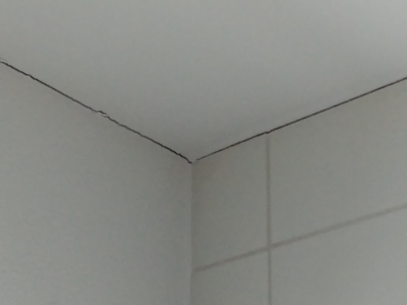 BAU.DE / BAU-Forum: 4. Bild zu Frage "Risse in Wand & Decke: Ursachen, Risiken & Kosten für Gutachter? Baupfusch?" im BAU-Forum "Neubau" BAU.DE / BAU-Forum: 4. Bild zu Frage "Risse in Wand & Decke: Ursachen, Risiken & Kosten für Gutachter? Baupfusch?" im BAU-Forum "Neubau"