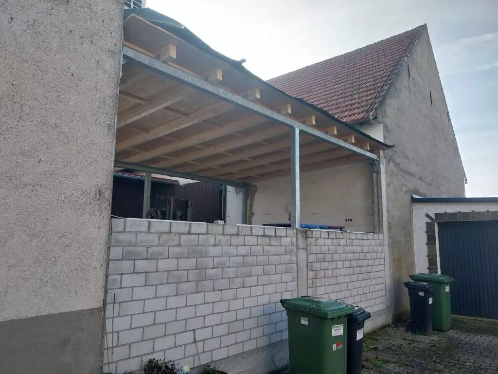 BAU.DE / BAU-Forum: 1. Bild zu Frage "Grenzbebauung in BW: Brandschutz-Anforderungen durch Nachbars Carport?" im BAU-Forum "Bauplanung / Baugenehmigung" BAU.DE / BAU-Forum: 1. Bild zu Frage "Grenzbebauung in BW: Brandschutz-Anforderungen durch Nachbars Carport?" im BAU-Forum "Bauplanung / Baugenehmigung"
