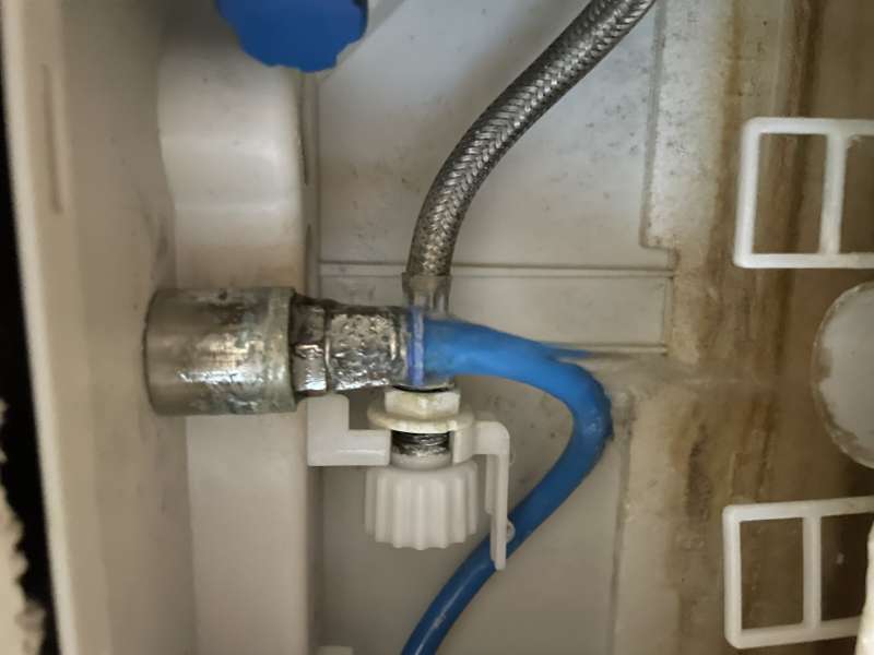 BAU.DE / BAU-Forum: 3. Bild zu Frage "Schlauchanschluss vom Dusch-WC" im BAU-Forum "Sanitär, Bad, Dusche, WC" BAU.DE / BAU-Forum: 3. Bild zu Frage "Schlauchanschluss vom Dusch-WC" im BAU-Forum "Sanitär, Bad, Dusche, WC"