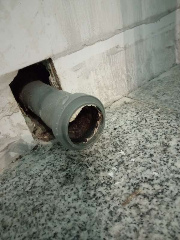 BAU.DE / BAU-Forum: 2. Bild zu Frage "Dusche ist undicht" im BAU-Forum "Sanitär, Bad, Dusche, WC" BAU.DE / BAU-Forum: 2. Bild zu Frage "Dusche ist undicht" im BAU-Forum "Sanitär, Bad, Dusche, WC"