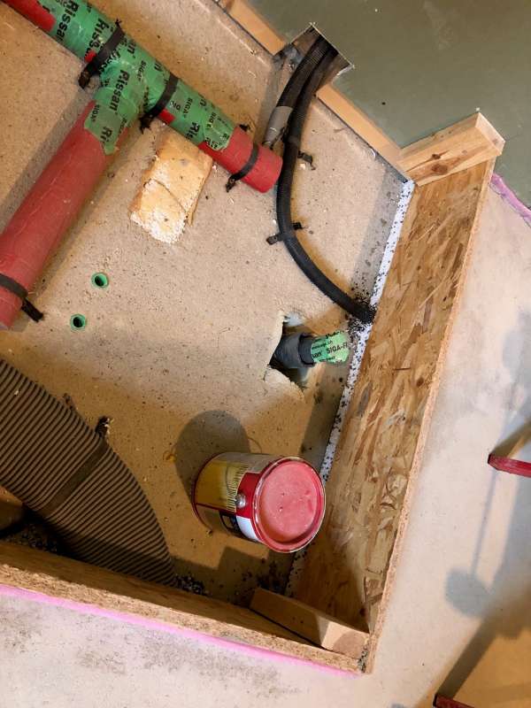 BAU.DE / BAU-Forum: 2. Bild zu Frage "Duschwanne in Wannenträger oder auf Untergestell" im BAU-Forum "Sanitär, Bad, Dusche, WC" BAU.DE / BAU-Forum: 2. Bild zu Frage "Duschwanne in Wannenträger oder auf Untergestell" im BAU-Forum "Sanitär, Bad, Dusche, WC"