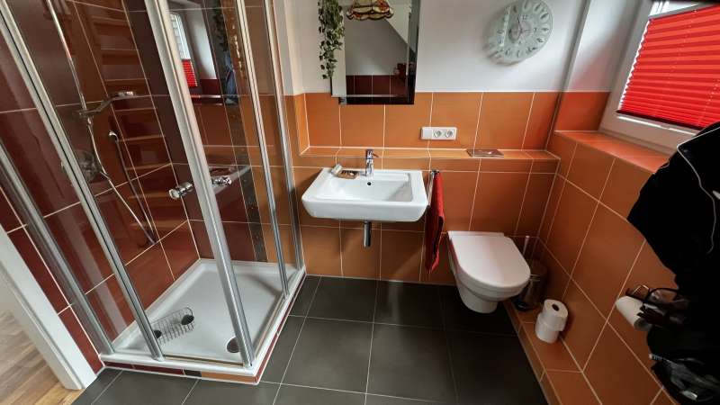 BAU.DE / BAU-Forum: 2. Bild zu Antwort "Problem mit fehlendem Gefälle" auf die Frage "Badsanierung neue Dusche-Waschbecken-WC für 12000€" im BAU-Forum "Sanitär, Bad, Dusche, WC" BAU.DE / BAU-Forum: 2. Bild zu Antwort "Problem mit fehlendem Gefälle" auf die Frage "Badsanierung neue Dusche-Waschbecken-WC für 12000€" im BAU-Forum "Sanitär, Bad, Dusche, WC"