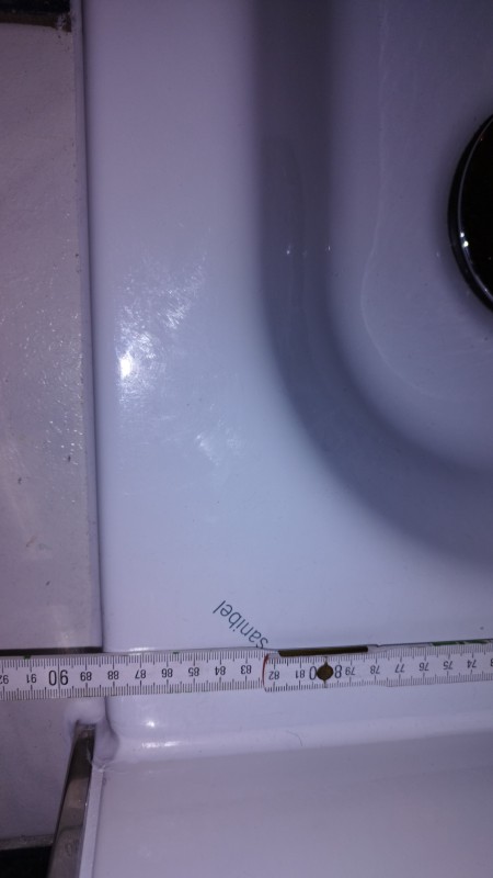 BAU.DE / BAU-Forum: 2. Bild zu Frage "Standart-Duschkanine passt nicht auf Standart-Duschwanne" im BAU-Forum "Sanitär, Bad, Dusche, WC" BAU.DE / BAU-Forum: 2. Bild zu Frage "Standart-Duschkanine passt nicht auf Standart-Duschwanne" im BAU-Forum "Sanitär, Bad, Dusche, WC"