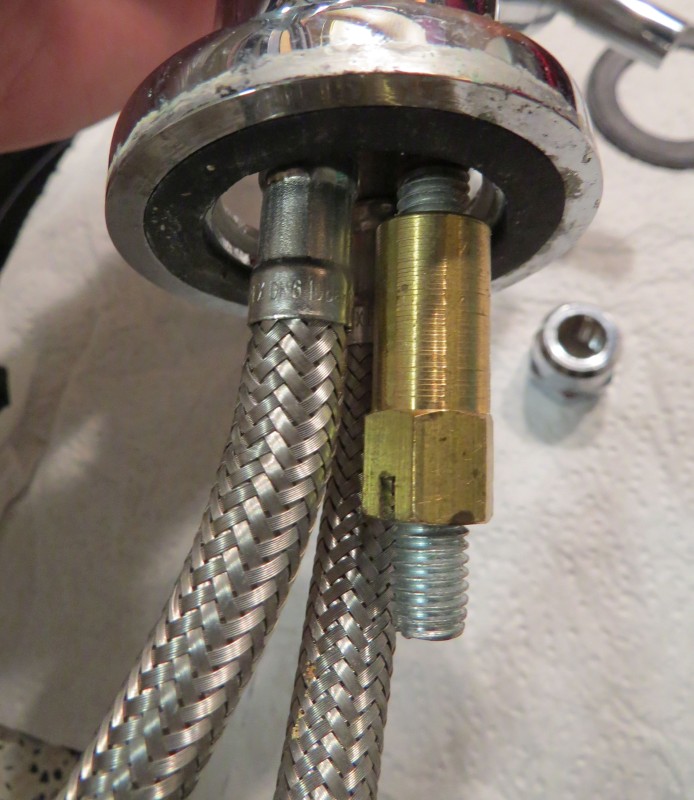 BAU.DE / BAU-Forum: 4. Bild zu Frage "Rückfragen zum Einbau einer Hochdruck 2-Griff Spültisch-Armatur in der Küche" im BAU-Forum "Sanitär, Bad, Dusche, WC" BAU.DE / BAU-Forum: 4. Bild zu Frage "Rückfragen zum Einbau einer Hochdruck 2-Griff Spültisch-Armatur in der Küche" im BAU-Forum "Sanitär, Bad, Dusche, WC"