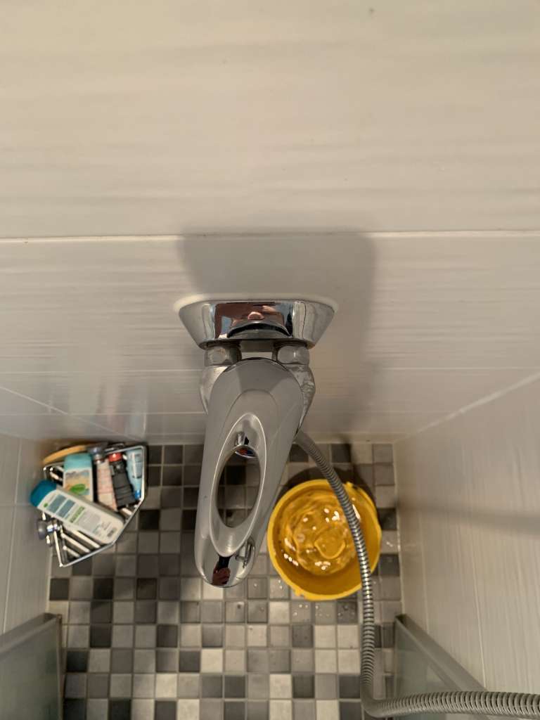 BAU.DE / BAU-Forum: 1. Bild zu Frage "Hilfe bei Suche nach kleiner Duscharmatur" im BAU-Forum "Sanitär, Bad, Dusche, WC" BAU.DE / BAU-Forum: 1. Bild zu Frage "Hilfe bei Suche nach kleiner Duscharmatur" im BAU-Forum "Sanitär, Bad, Dusche, WC"