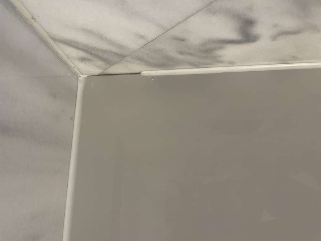 BAU.DE / BAU-Forum: 4. Bild zu Frage "Badewanne zum Boden hin nicht komplett silikonieren für Wasserauslauf?!" im BAU-Forum "Sanitär, Bad, Dusche, WC" BAU.DE / BAU-Forum: 4. Bild zu Frage "Badewanne zum Boden hin nicht komplett silikonieren für Wasserauslauf?!" im BAU-Forum "Sanitär, Bad, Dusche, WC"