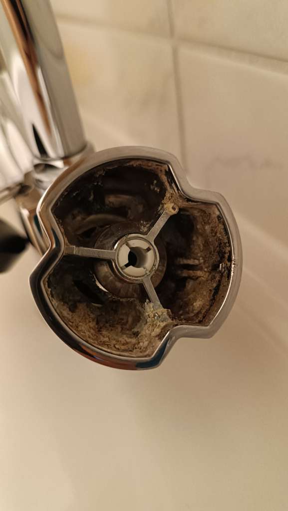 BAU.DE / BAU-Forum: 1. Bild zu Frage "Wie wechselt man Dichtungen bei einer Grohe Costa Trend Armatur?" im BAU-Forum "Sanitär, Bad, Dusche, WC" BAU.DE / BAU-Forum: 1. Bild zu Frage "Wie wechselt man Dichtungen bei einer Grohe Costa Trend Armatur?" im BAU-Forum "Sanitär, Bad, Dusche, WC"