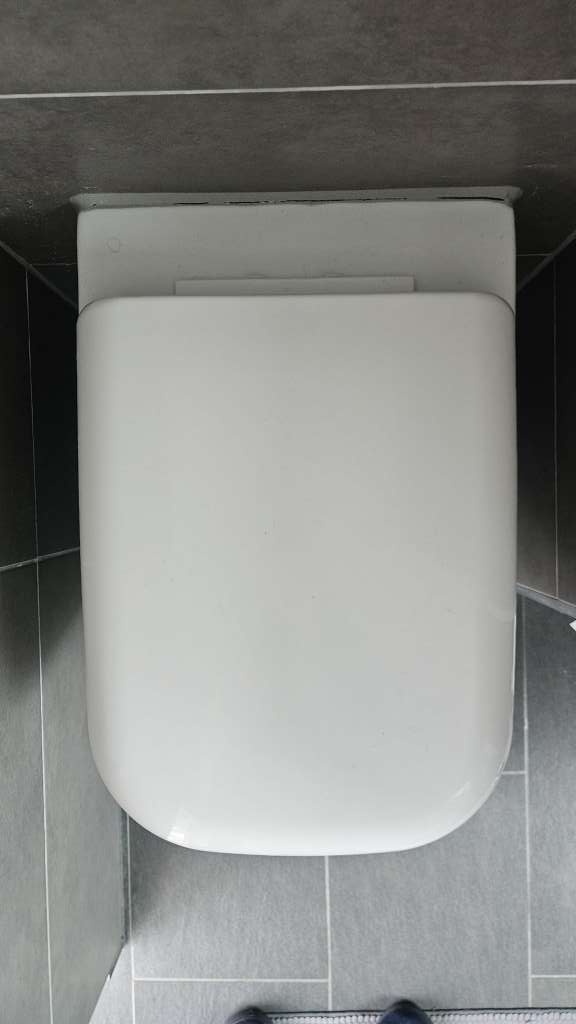 BAU.DE / BAU-Forum: 1. Bild zu Frage "WC-Becken identifizieren: Hilfe bei der Suche nach passendem WC-Sitz" im BAU-Forum "Sanitär, Bad, Dusche, WC" BAU.DE / BAU-Forum: 1. Bild zu Frage "WC-Becken identifizieren: Hilfe bei der Suche nach passendem WC-Sitz" im BAU-Forum "Sanitär, Bad, Dusche, WC"