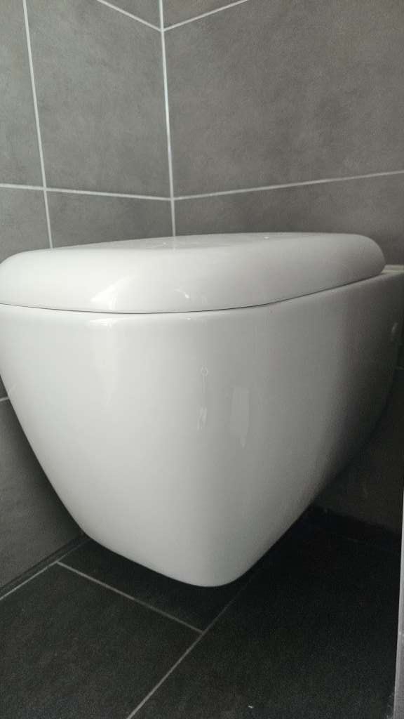 BAU.DE / BAU-Forum: 3. Bild zu Frage "WC-Becken identifizieren: Hilfe bei der Suche nach passendem WC-Sitz" im BAU-Forum "Sanitär, Bad, Dusche, WC" BAU.DE / BAU-Forum: 3. Bild zu Frage "WC-Becken identifizieren: Hilfe bei der Suche nach passendem WC-Sitz" im BAU-Forum "Sanitär, Bad, Dusche, WC"