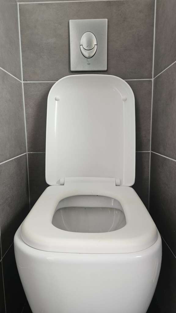 BAU.DE / BAU-Forum: 5. Bild zu Frage "WC-Becken identifizieren: Hilfe bei der Suche nach passendem WC-Sitz" im BAU-Forum "Sanitär, Bad, Dusche, WC" BAU.DE / BAU-Forum: 5. Bild zu Frage "WC-Becken identifizieren: Hilfe bei der Suche nach passendem WC-Sitz" im BAU-Forum "Sanitär, Bad, Dusche, WC"