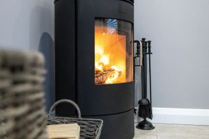 5 Gründe, warum ein Kaminofen die beste Wahl für Ihr Zuhause ist - Bild: Kyle Mackie auf Unsplash 5 Gründe, warum ein Kaminofen die beste Wahl für Ihr Zuhause ist - Bild: Kyle Mackie auf Unsplash