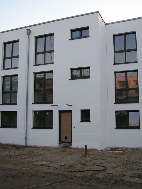 BAU.DE / BAU-Forum: 1. Bild zu Frage "Vorbaurollladen: Welche Kastenfarbe passt zum Haus? Weiß, Grau, Anthrazit?" im BAU-Forum "Architekt / Architektur" BAU.DE / BAU-Forum: 1. Bild zu Frage "Vorbaurollladen: Welche Kastenfarbe passt zum Haus? Weiß, Grau, Anthrazit?" im BAU-Forum "Architekt / Architektur"