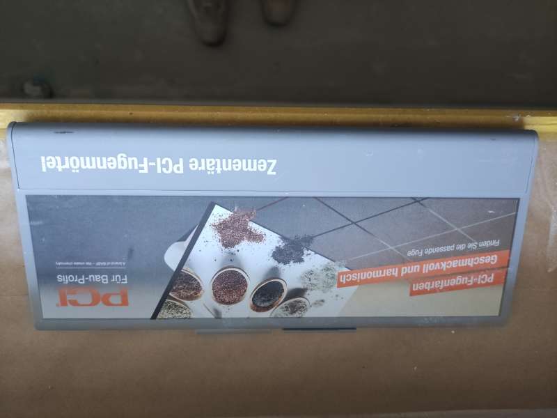 BAU.DE / BAU-Forum: 2. Bild zu Antwort "Fliesenfugen: Gleiche Farbnummer, dunkleres Ergebnis?" auf die Frage "Fliesenfugen zu dunkel nach Verlegung: Ursachen, Reinigung & Möglichkeiten zur Aufhellung?" im BAU-Forum "Ausbauarbeiten" BAU.DE / BAU-Forum: 2. Bild zu Antwort "Fliesenfugen: Gleiche Farbnummer, dunkleres Ergebnis?" auf die Frage "Fliesenfugen zu dunkel nach Verlegung: Ursachen, Reinigung & Möglichkeiten zur Aufhellung?" im BAU-Forum "Ausbauarbeiten"