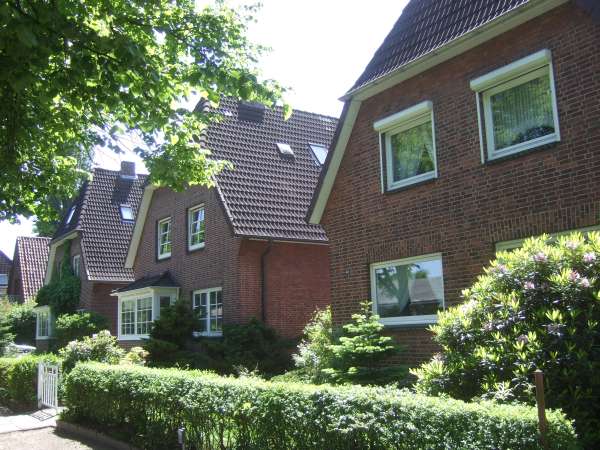 BAU.DE / BAU-Forum: 1. Bild zu Antwort "Fassaden-Beispiele: Jahrzehnte alte Fassaden in Hamburg" auf die Frage "Wärmeziegel 36,5 cm: EnEV-konform? Dämmwert, T11-Ziegel & Vergleich aktueller Standards" im BAU-Forum "Außenwände und Fassaden" BAU.DE / BAU-Forum: 1. Bild zu Antwort "Fassaden-Beispiele: Jahrzehnte alte Fassaden in Hamburg" auf die Frage "Wärmeziegel 36,5 cm: EnEV-konform? Dämmwert, T11-Ziegel & Vergleich aktueller Standards" im BAU-Forum "Außenwände und Fassaden"