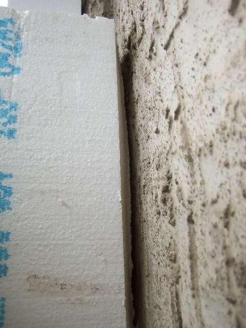 BAU.DE / BAU-Forum: 1. Bild zu Antwort "WDVS-Ausführung: Mangelhafte Ausführung führt zu Feuchtigkeit!" auf die Frage "Kondensat nach Fassadendämmung: Ursachen, Folgen & Sanierung der Untersichtschalung?" im BAU-Forum "Außenwände und Fassaden" BAU.DE / BAU-Forum: 1. Bild zu Antwort "WDVS-Ausführung: Mangelhafte Ausführung führt zu Feuchtigkeit!" auf die Frage "Kondensat nach Fassadendämmung: Ursachen, Folgen & Sanierung der Untersichtschalung?" im BAU-Forum "Außenwände und Fassaden"