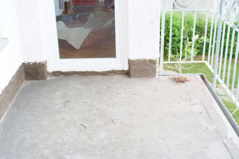BAU.DE / BAU-Forum: 1. Bild zu Antwort "Balkonabdichtung: Fotos zur Veranschaulichung des Problems" auf die Frage "Zinkblech an Balkonabdichtung (Dichtschlämme) anschließen: Material, Abdichtung & Vorgehen?" im BAU-Forum "Außenwände und Fassaden" BAU.DE / BAU-Forum: 1. Bild zu Antwort "Balkonabdichtung: Fotos zur Veranschaulichung des Problems" auf die Frage "Zinkblech an Balkonabdichtung (Dichtschlämme) anschließen: Material, Abdichtung & Vorgehen?" im BAU-Forum "Außenwände und Fassaden"