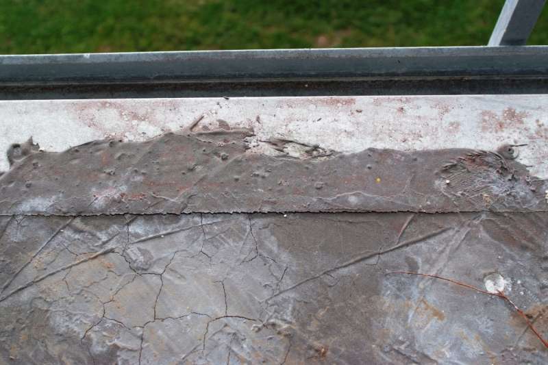 BAU.DE / BAU-Forum: 5. Bild zu Antwort "Balkonabdichtung: Fotos zur Veranschaulichung des Problems" auf die Frage "Zinkblech an Balkonabdichtung (Dichtschlämme) anschließen: Material, Abdichtung & Vorgehen?" im BAU-Forum "Außenwände und Fassaden" BAU.DE / BAU-Forum: 5. Bild zu Antwort "Balkonabdichtung: Fotos zur Veranschaulichung des Problems" auf die Frage "Zinkblech an Balkonabdichtung (Dichtschlämme) anschließen: Material, Abdichtung & Vorgehen?" im BAU-Forum "Außenwände und Fassaden"