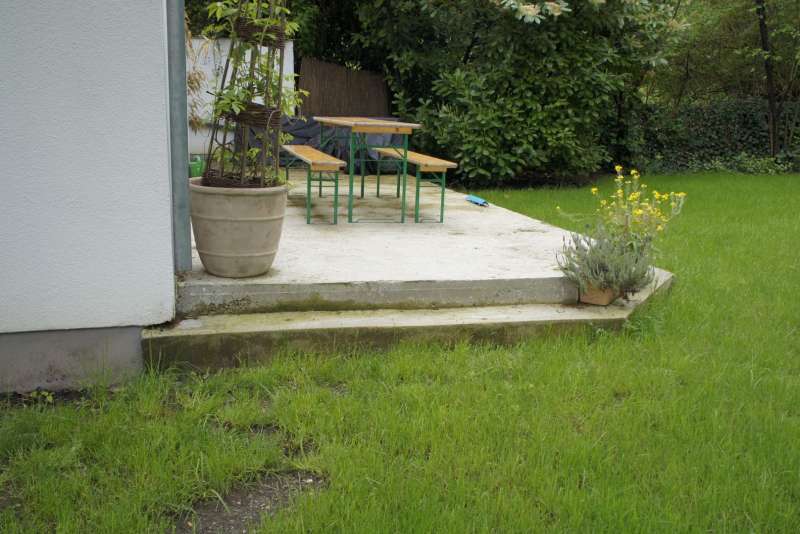 BAU.DE / BAU-Forum: 1. Bild zu Frage "Terrassentür Abdichtung an Betonplatte: Material, Aufbau & Kosten für Drainage?" im BAU-Forum "Außenwände und Fassaden" BAU.DE / BAU-Forum: 1. Bild zu Frage "Terrassentür Abdichtung an Betonplatte: Material, Aufbau & Kosten für Drainage?" im BAU-Forum "Außenwände und Fassaden"