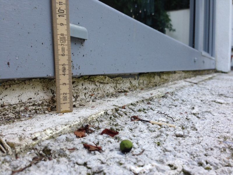 BAU.DE / BAU-Forum: 3. Bild zu Frage "Terrassentür Abdichtung an Betonplatte: Material, Aufbau & Kosten für Drainage?" im BAU-Forum "Außenwände und Fassaden" BAU.DE / BAU-Forum: 3. Bild zu Frage "Terrassentür Abdichtung an Betonplatte: Material, Aufbau & Kosten für Drainage?" im BAU-Forum "Außenwände und Fassaden"