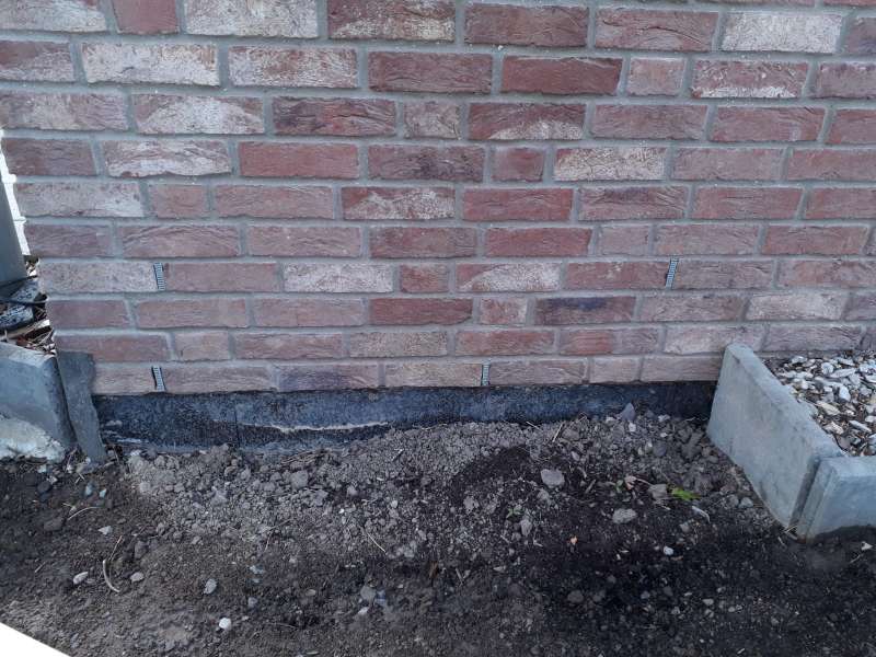 BAU.DE / BAU-Forum: 1. Bild zu Frage "Steinstreifen über Fugenlüfter: Montage, Funktion & Risiken für Klinkerfassade?" im BAU-Forum "Außenwände und Fassaden" BAU.DE / BAU-Forum: 1. Bild zu Frage "Steinstreifen über Fugenlüfter: Montage, Funktion & Risiken für Klinkerfassade?" im BAU-Forum "Außenwände und Fassaden"