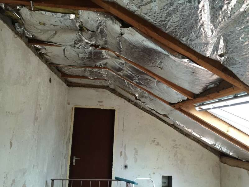 BAU.DE / BAU-Forum: 1. Bild zu Frage "Dachausbau Modernisierung: Probleme mit Dämmung, Feuchtigkeit & Kosten in Kaiserslautern?" im BAU-Forum "Dach" BAU.DE / BAU-Forum: 1. Bild zu Frage "Dachausbau Modernisierung: Probleme mit Dämmung, Feuchtigkeit & Kosten in Kaiserslautern?" im BAU-Forum "Dach"