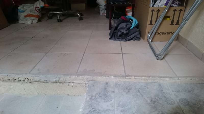 BAU.DE / BAU-Forum: 2. Bild zu Frage "Fliesen im Keller verlegen: Duschwanne entfernen, Boden vorbereiten & Kosten?" im BAU-Forum "Estrich und Bodenbeläge" BAU.DE / BAU-Forum: 2. Bild zu Frage "Fliesen im Keller verlegen: Duschwanne entfernen, Boden vorbereiten & Kosten?" im BAU-Forum "Estrich und Bodenbeläge"