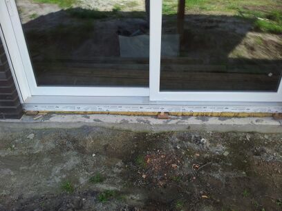 BAU.DE / BAU-Forum: 1. Bild zu Frage "Terrassenschiebetür Einbau: Folie gegen Feuchtigkeit notwendig? Risiken & nachträgliche Abdichtung" im BAU-Forum "Fenster und Außentüren" BAU.DE / BAU-Forum: 1. Bild zu Frage "Terrassenschiebetür Einbau: Folie gegen Feuchtigkeit notwendig? Risiken & nachträgliche Abdichtung" im BAU-Forum "Fenster und Außentüren"