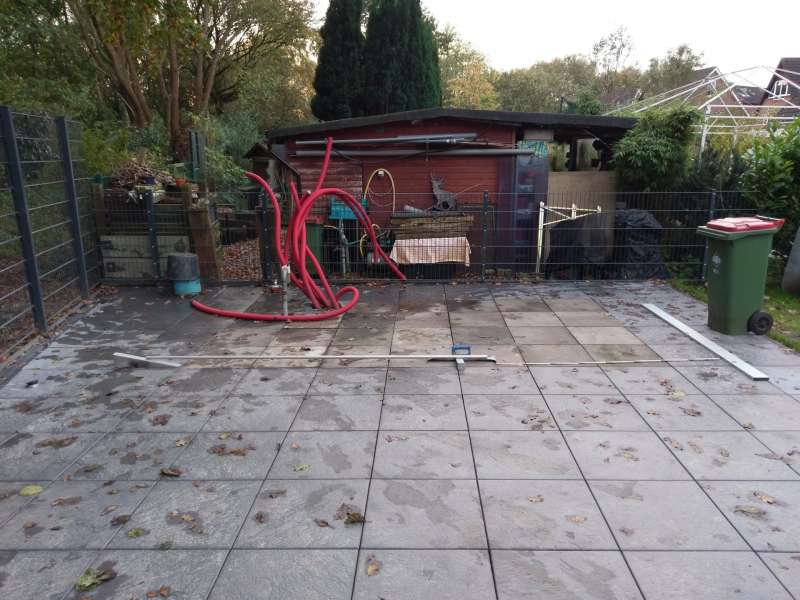 BAU.DE / BAU-Forum: 1. Bild zu Frage "Gartenhaus auf Terrasse mit Gefälle: Höhenunterschied ausgleichen – Methoden & Kosten?" im BAU-Forum "Rund um den Garten" BAU.DE / BAU-Forum: 1. Bild zu Frage "Gartenhaus auf Terrasse mit Gefälle: Höhenunterschied ausgleichen – Methoden & Kosten?" im BAU-Forum "Rund um den Garten"