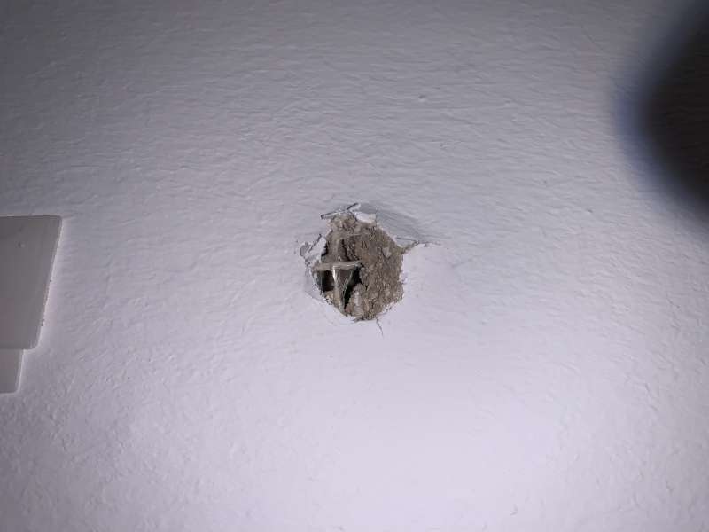 BAU.DE / BAU-Forum: 1. Bild zu Frage "Asbest im Putz erkennen: Gefahren, Analyse & sichere Entfernung für Heimwerker" im BAU-Forum "Innenwände" BAU.DE / BAU-Forum: 1. Bild zu Frage "Asbest im Putz erkennen: Gefahren, Analyse & sichere Entfernung für Heimwerker" im BAU-Forum "Innenwände"