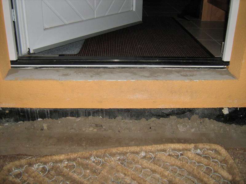 BAU.DE / BAU-Forum: 1. Bild zu Frage "Eingangspodest für WDVS-Überbrückung: Materialien, Aufbau & sichere Ausführung" im BAU-Forum "Neubau" BAU.DE / BAU-Forum: 1. Bild zu Frage "Eingangspodest für WDVS-Überbrückung: Materialien, Aufbau & sichere Ausführung" im BAU-Forum "Neubau"