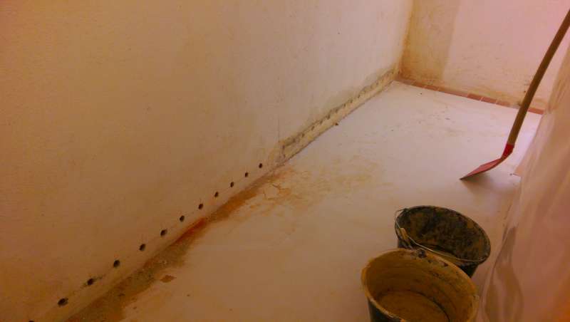 BAU.DE / BAU-Forum: 2. Bild zu Frage "Horizontalsperre im Keller: Kosten, Verfahren & Alternativen bei aufsteigender Feuchte?" im BAU-Forum "Modernisierung / Sanierung / Bauschäden" BAU.DE / BAU-Forum: 2. Bild zu Frage "Horizontalsperre im Keller: Kosten, Verfahren & Alternativen bei aufsteigender Feuchte?" im BAU-Forum "Modernisierung / Sanierung / Bauschäden"