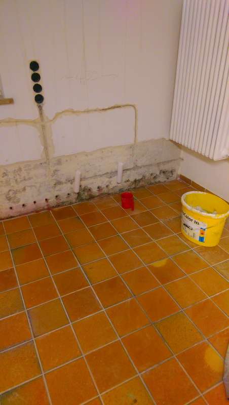 BAU.DE / BAU-Forum: 1. Bild zu Antwort "Horizontalsperre: Unsinnige Sanierungen gestoppt – Fliesenleger statt Fachbetrieb" auf die Frage "Horizontalsperre im Keller: Kosten, Verfahren & Alternativen bei aufsteigender Feuchte?" im BAU-Forum "Modernisierung / Sanierung / Bauschäden" BAU.DE / BAU-Forum: 1. Bild zu Antwort "Horizontalsperre: Unsinnige Sanierungen gestoppt – Fliesenleger statt Fachbetrieb" auf die Frage "Horizontalsperre im Keller: Kosten, Verfahren & Alternativen bei aufsteigender Feuchte?" im BAU-Forum "Modernisierung / Sanierung / Bauschäden"