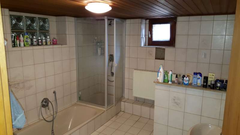 BAU.DE / BAU-Forum: 1. Bild zu Antwort "Anbei ein paar Bilder." auf die Frage "Feuchtigkeit im Bad nach Wasserschaden: Ursachen, Sanierung & Risiken für Außenwand?" im BAU-Forum "Modernisierung / Sanierung / Bauschäden" BAU.DE / BAU-Forum: 1. Bild zu Antwort "Anbei ein paar Bilder." auf die Frage "Feuchtigkeit im Bad nach Wasserschaden: Ursachen, Sanierung & Risiken für Außenwand?" im BAU-Forum "Modernisierung / Sanierung / Bauschäden"