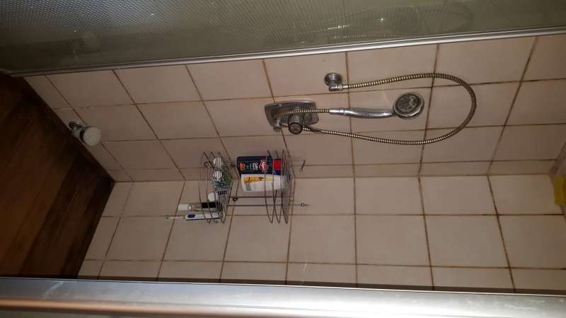 BAU.DE / BAU-Forum: 2. Bild zu Antwort "Anbei ein paar Bilder." auf die Frage "Feuchtigkeit im Bad nach Wasserschaden: Ursachen, Sanierung & Risiken für Außenwand?" im BAU-Forum "Modernisierung / Sanierung / Bauschäden" BAU.DE / BAU-Forum: 2. Bild zu Antwort "Anbei ein paar Bilder." auf die Frage "Feuchtigkeit im Bad nach Wasserschaden: Ursachen, Sanierung & Risiken für Außenwand?" im BAU-Forum "Modernisierung / Sanierung / Bauschäden"