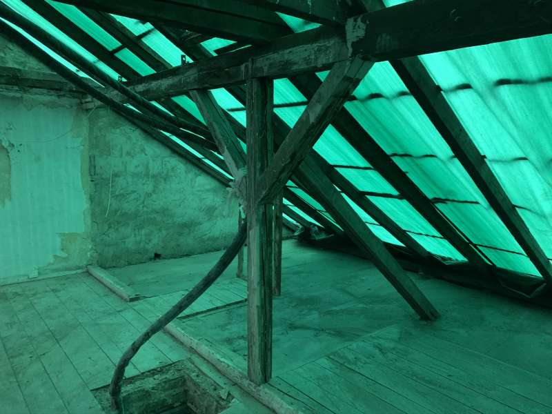 BAU.DE / BAU-Forum: 1. Bild zu Frage "Dachgeschossausbau: Statik mangelhaft & Dachloggia undicht – Rechte, Kosten, Sanierung?" im BAU-Forum "Modernisierung / Sanierung / Bauschäden" BAU.DE / BAU-Forum: 1. Bild zu Frage "Dachgeschossausbau: Statik mangelhaft & Dachloggia undicht – Rechte, Kosten, Sanierung?" im BAU-Forum "Modernisierung / Sanierung / Bauschäden"