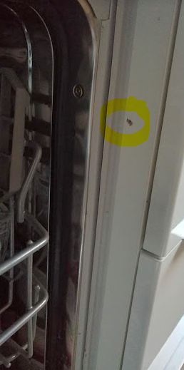 BAU.DE / BAU-Forum: 1. Bild zu Frage "Spülmaschine seitlich befestigen: Schrauben halten nicht? Tipps & Lösungen!" im BAU-Forum "Wohnen und Einrichten" BAU.DE / BAU-Forum: 1. Bild zu Frage "Spülmaschine seitlich befestigen: Schrauben halten nicht? Tipps & Lösungen!" im BAU-Forum "Wohnen und Einrichten"