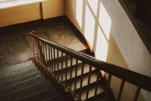 Innovative Materialien und Techniken in der modernen Treppenrenovierung - Bild: Phillip Gorbachev auf Pixabay Innovative Materialien und Techniken in der modernen Treppenrenovierung - Bild: Phillip Gorbachev auf Pixabay