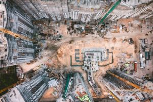 Baustelle auf dem Grundstück: Woran müssen Bauherren denken? - Bild: Ivan Bandura / Unsplash Baustelle auf dem Grundstück: Woran müssen Bauherren denken? - Bild: Ivan Bandura / Unsplash