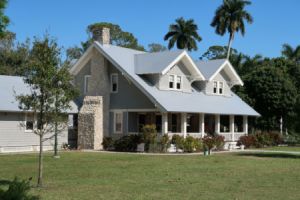 Zwischenfinanzierung beim Hauskauf: Wie funktioniert der Überbrückungskredit? - Bild: Sieuwert Otterloo / Unsplash Zwischenfinanzierung beim Hauskauf: Wie funktioniert der Überbrückungskredit? - Bild: Sieuwert Otterloo / Unsplash