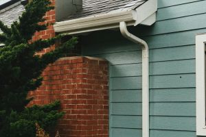 Ein Abfluss bezeichnet im Bauwesen und in der Sanitärtechnik die Vorrichtung sowie den physikalischen Vorgang, durch den Flüssigkeiten – meist Wasser oder Abwasser – kontrolliert von einer Fläche oder aus einem Gefäß abgeleitet werden. Ein Abfluss bezeichnet im Bauwesen und in der Sanitärtechnik die Vorrichtung sowie den physikalischen Vorgang, durch den Flüssigkeiten – meist Wasser oder Abwasser – kontrolliert von einer Fläche oder aus einem Gefäß abgeleitet werden.