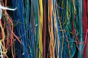 Herausforderungen und Lösungen für Kabelinstallationen unter extremen Wetterbedingungen - Bild: Ryutaro Uozumi / Unsplash Herausforderungen und Lösungen für Kabelinstallationen unter extremen Wetterbedingungen - Bild: Ryutaro Uozumi / Unsplash