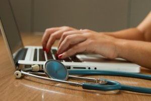 Innovative Lösungen für die Gesundheitsversorgung - die Fortschritte der Medizintechnik - Bild: National Cancer Institute / Unsplash Innovative Lösungen für die Gesundheitsversorgung - die Fortschritte der Medizintechnik - Bild: National Cancer Institute / Unsplash