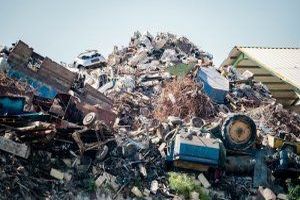 Abfall bezeichnet Materialien oder Substanzen, die nicht mehr benötigt werden und daher entsorgt oder wiederverwertet werden müssen. Abfall bezeichnet Materialien oder Substanzen, die nicht mehr benötigt werden und daher entsorgt oder wiederverwertet werden müssen.