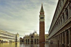 Wasserschadenvorbeugung bezeichnet eine Reihe von proaktiven Maßnahmen und Strategien, die ergriffen werden, um das Risiko von Wasserschäden in Gebäuden und Anlagen zu minimieren oder gänzlich zu verhindern. Wasserschadenvorbeugung bezeichnet eine Reihe von proaktiven Maßnahmen und Strategien, die ergriffen werden, um das Risiko von Wasserschäden in Gebäuden und Anlagen zu minimieren oder gänzlich zu verhindern.