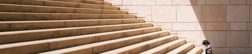 Kragarmtreppen im Neubau: Moderne Ästhetik und praktische Lösungen Kragarmtreppen im Neubau: Moderne Ästhetik und praktische Lösungen